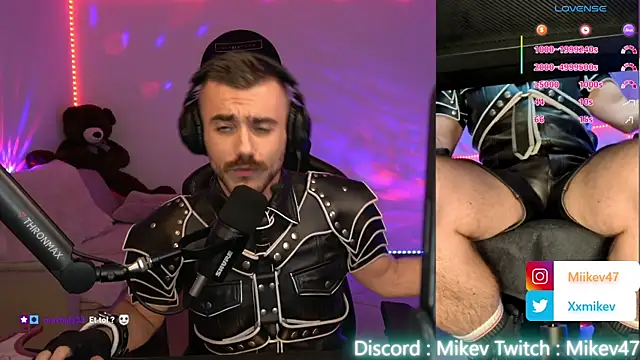 Snapshot of Mikev chatting on November 2025 07:05:02 PM Mikev online show from November 2025 07:05:02 PM