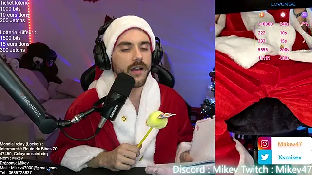 Snapshot of Mikev chatting on December 2025 07:08:02 PM Mikev online show from December 2025 07:08:02 PM