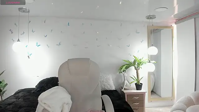  Antonnela  online show from April 2026 02:24:01 PM