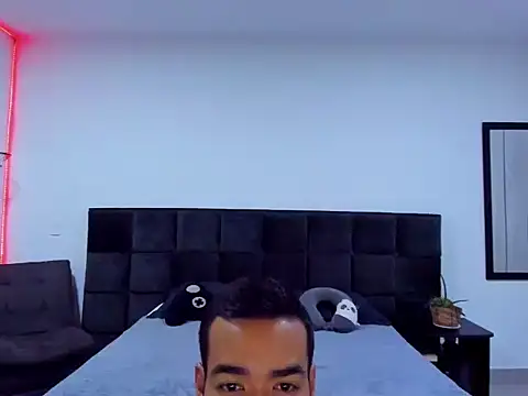 Alexander Martines online show from November 2025 01:52:02 AM