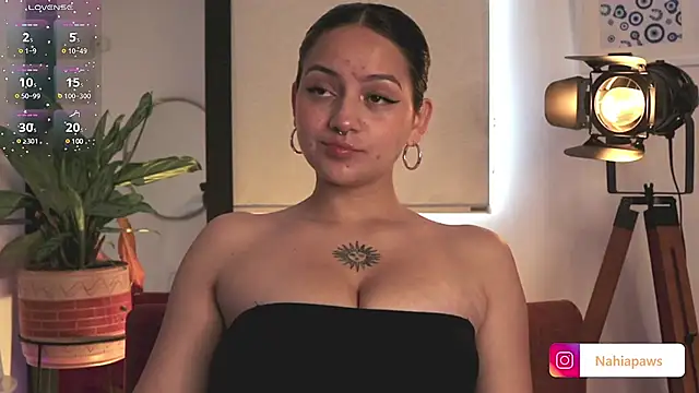 Snapshot of nahiapaws chatting on February 2025 03:59:01 PM nahiapaws online show from February 2025 03:59:01 PM