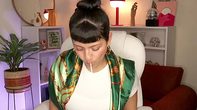 Snapshot of nahiapaws chatting on October 2025 07:34:01 PM nahiapaws online show from October 2025 07:34:01 PM