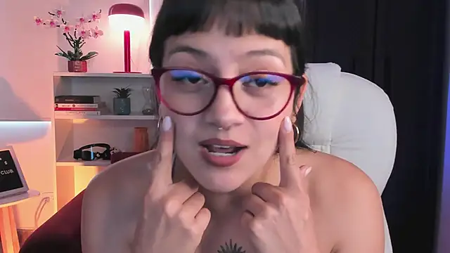 nahiapaws online show from March 2026 07:06:02 PM