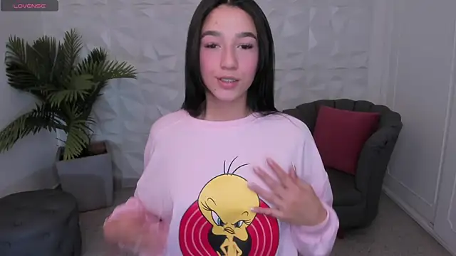 Snapshot of SaraaMills chatting on January 2025 07:27:01 PM SaraaMills online show from January 2025 07:27:01 PM