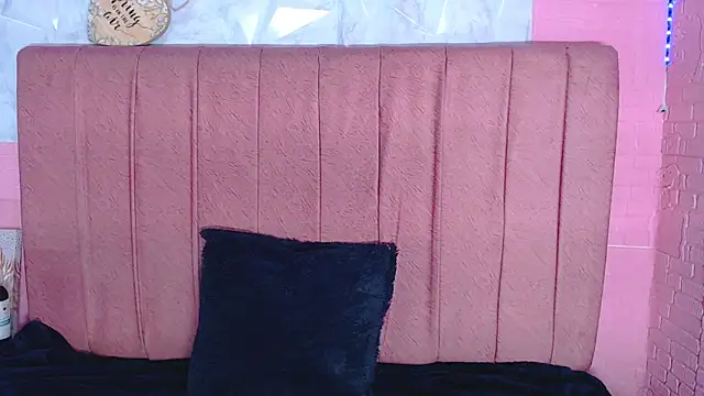 mildre303av online show from October 2025 04:29:02 PM