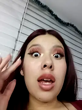 Snapshot of MarielQueenx chatting on December 2024 06:43:02 AM MarielQueenx online show from December 2024 06:43:02 AM