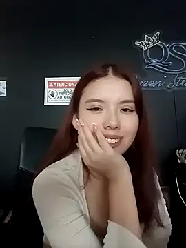 Snapshot of MarielQueenx chatting on December 2024 04:49:02 PM MarielQueenx online show from December 2024 04:49:02 PM