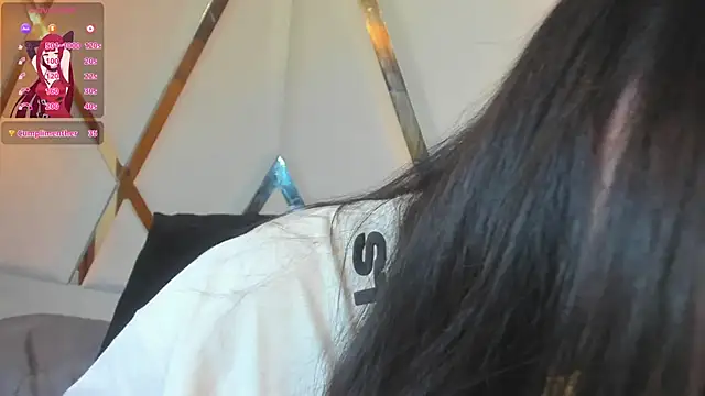 Snapshot of MarielQueenx chatting on January 2025 06:52:01 AM MarielQueenx online show from January 2025 06:52:01 AM