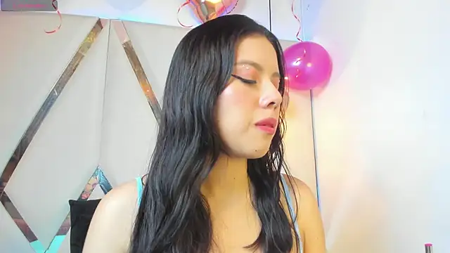 Snapshot of MarielQueenx chatting on January 2025 05:27:01 AM MarielQueenx online show from January 2025 05:27:01 AM