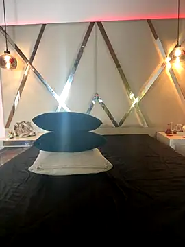 Snapshot of MarielQueenx chatting on October 2025 04:41:02 AM MarielQueenx online show from October 2025 04:41:02 AM