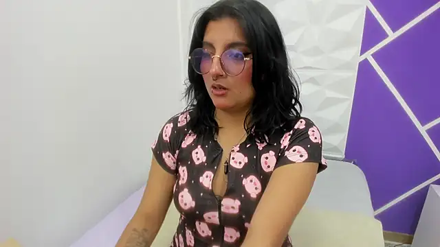 Snapshot of Alliccee chatting on January 2025 06:45:02 PM Alliccee online show from January 2025 06:45:02 PM