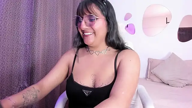 Snapshot of Alliccee chatting on November 2025 08:30:01 PM Alliccee online show from November 2025 08:30:01 PM