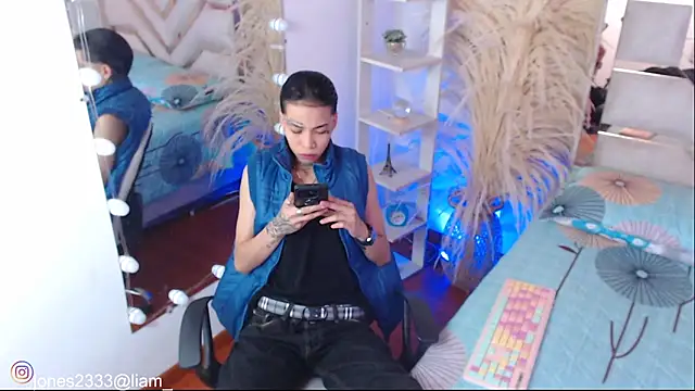 Jonesliam23 online show from October 2025 07:09:02 PM