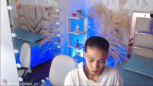 Jonesliam23 online show from November 2025 07:24:01 PM