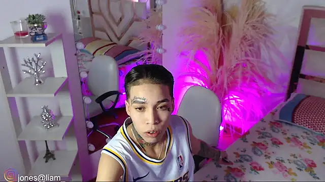 Jonesliam23 online show from January 2026 07:11:01 PM