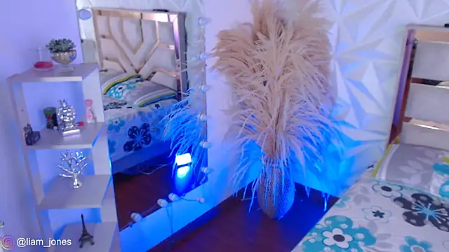 Jonesliam23 online show from March 2026 07:41:02 PM