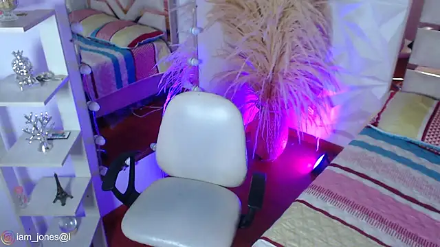 Jonesliam23 online show from March 2026 07:19:01 PM