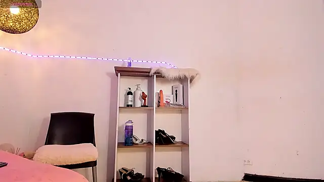 Snapshot of rose_scottt chatting on January 2025 03:43:01 PM rose scottt online show from January 2025 03:43:01 PM