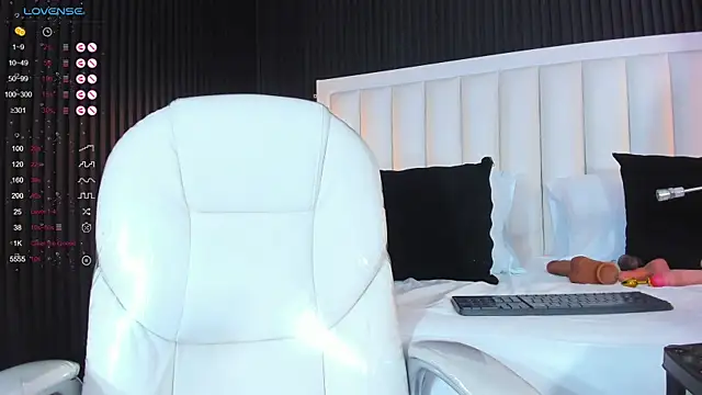 Snapshot of afrodytasky_ chatting on November 2025 11:44:01 AM afrodytasky online show from November 2025 11:44:01 AM