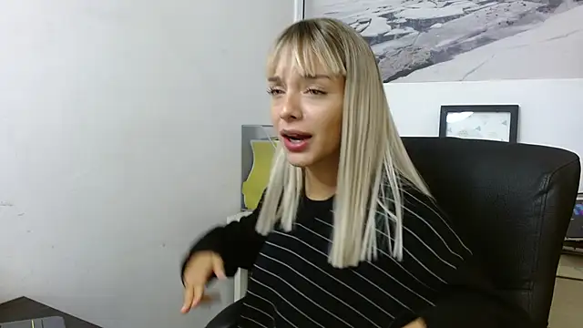 peyton golden1 online show from November 2025 04:00:02 AM