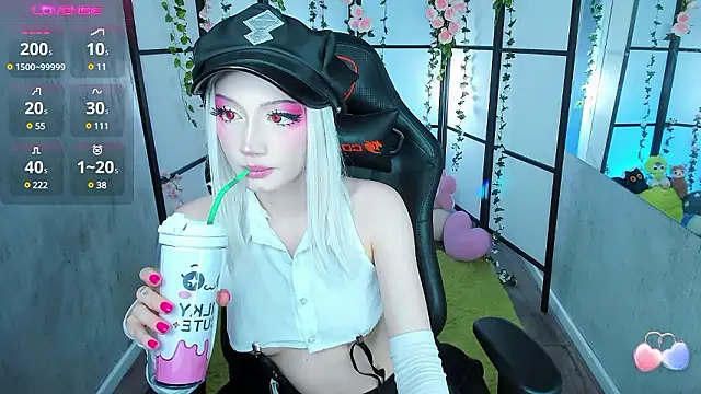 Snapshot of LilithLin chatting on December 2024 09:57:01 PM LilithLin online show from December 2024 09:57:01 PM