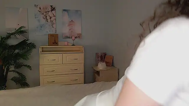 Snapshot of cosmosbaby chatting on September 2025 02:50:02 PM cosmosbaby online show from September 2025 02:50:02 PM