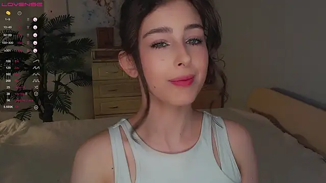 Snapshot of cosmosbaby chatting on October 2025 04:41:01 PM cosmosbaby online show from October 2025 04:41:01 PM