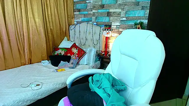 Snapshot of sofiasex99 chatting on December 2024 12:44:02 AM sofiasex99 online show from December 2024 12:44:02 AM