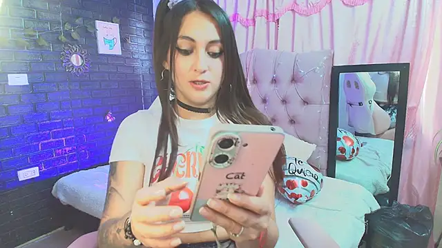 Snapshot of sofiasex99 chatting on February 2025 05:50:02 PM sofiasex99 online show from February 2025 05:50:02 PM