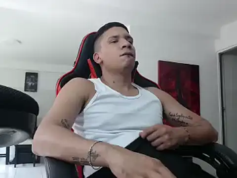 Snapshot of damiam_fiery chatting on December 2024 05:04:02 PM damiam fiery online show from December 2024 05:04:02 PM