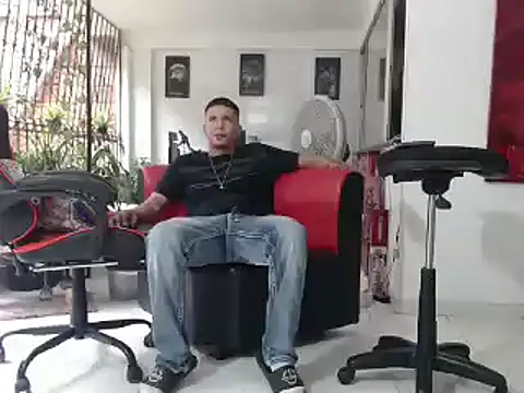 Snapshot of damiam_fiery chatting on December 2024 08:26:02 PM damiam fiery online show from December 2024 08:26:02 PM