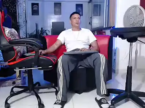 Snapshot of damiam_fiery chatting on December 2024 12:28:02 AM damiam fiery online show from December 2024 12:28:02 AM