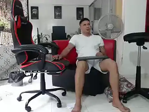 Snapshot of damiam_fiery chatting on December 2024 08:14:02 PM damiam fiery online show from December 2024 08:14:02 PM