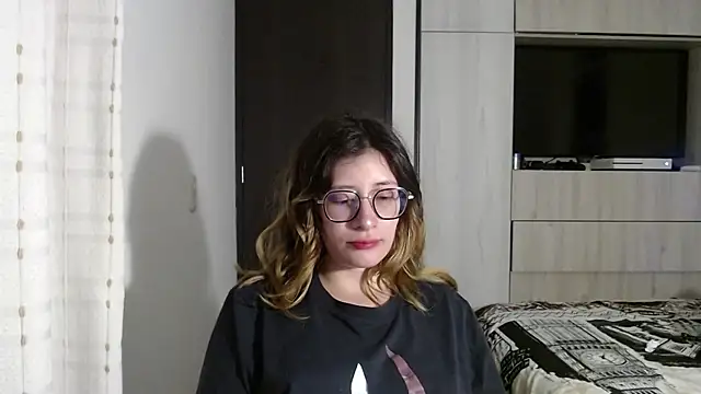 Snapshot of mariana124- chatting on December 2024 09:08:01 PM mariana124- online show from December 2024 09:08:01 PM