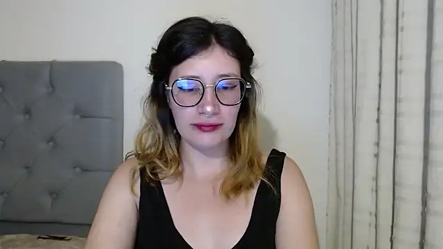 Snapshot of mariana124- chatting on December 2024 03:26:01 PM mariana124- online show from December 2024 03:26:01 PM