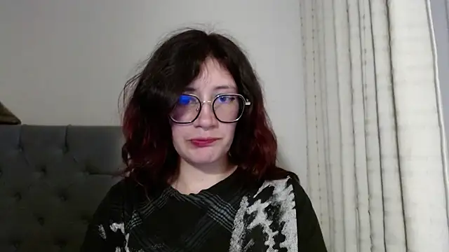 Snapshot of mariana124- chatting on January 2025 11:31:01 AM mariana124- online show from January 2025 11:31:01 AM