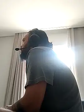 Snapshot of morenindarola chatting on February 2025 11:42:02 AM morenindarola online show from February 2025 11:42:02 AM