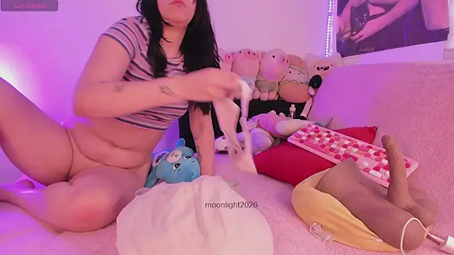 moonliiiight1 online show from June 2026 04:00:02 PM