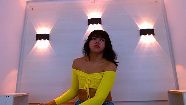 AndreaGil  online show from December 2025 06:23:01 PM