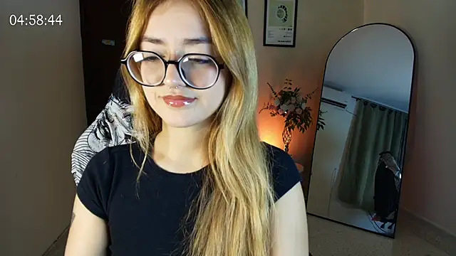 Snapshot of SweetJennaa chatting on June 2026 01:50:01 AM SweetJennaa online show from June 2026 01:50:01 AM