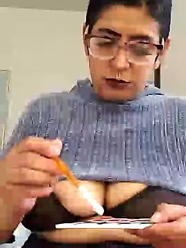 Snapshot of Kittybouncy69 chatting on January 2025 02:15:02 PM Kittybouncy69 online show from January 2025 02:15:02 PM