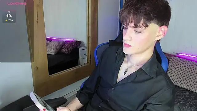 VladHellsing4 online show from March 2025 02:01:01 PM