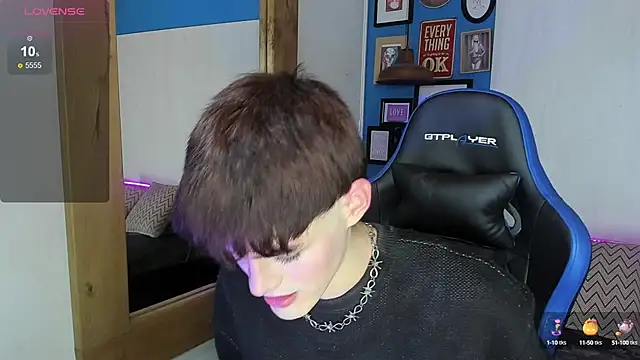 VladHellsing4 online show from March 2025 01:42:02 PM