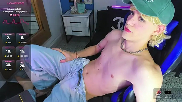 VladHellsing4 online show from September 2025 02:39:02 PM