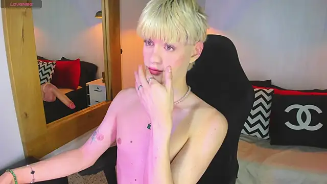 Snapshot of VladHellsing4 chatting on February 2026 02:23:01 PM VladHellsing4 online show from February 2026 02:23:01 PM