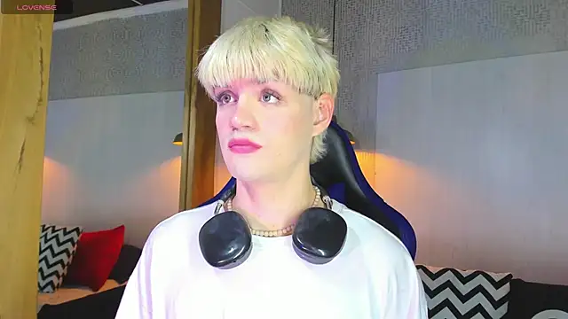 Snapshot of VladHellsing4 chatting on February 2026 02:43:02 PM VladHellsing4 online show from February 2026 02:43:02 PM