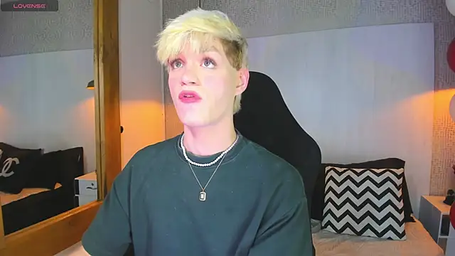 Snapshot of VladHellsing4 chatting on February 2026 04:27:02 PM VladHellsing4 online show from February 2026 04:27:02 PM