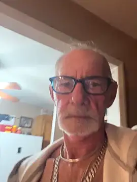 Snapshot of bobby123D chatting on February 2025 09:35:02 PM bobby123D online show from February 2025 09:35:02 PM