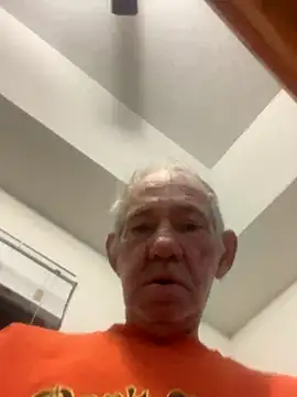 Snapshot of bobby123D chatting on December 2025 10:31:01 AM bobby123D online show from December 2025 10:31:01 AM