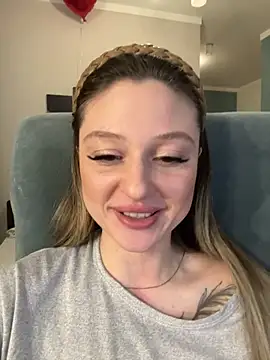 Snapshot of Kimsweet7 chatting on February 2025 05:04:01 PM Kimsweet7 online show from February 2025 05:04:01 PM